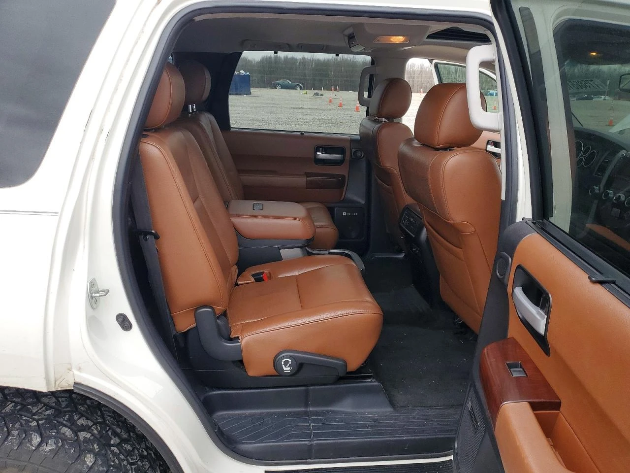 Toyota Sequoia PLATINUM* 5.7* V8* �������* ������* ������ | Mobile.bg � ����������� 11