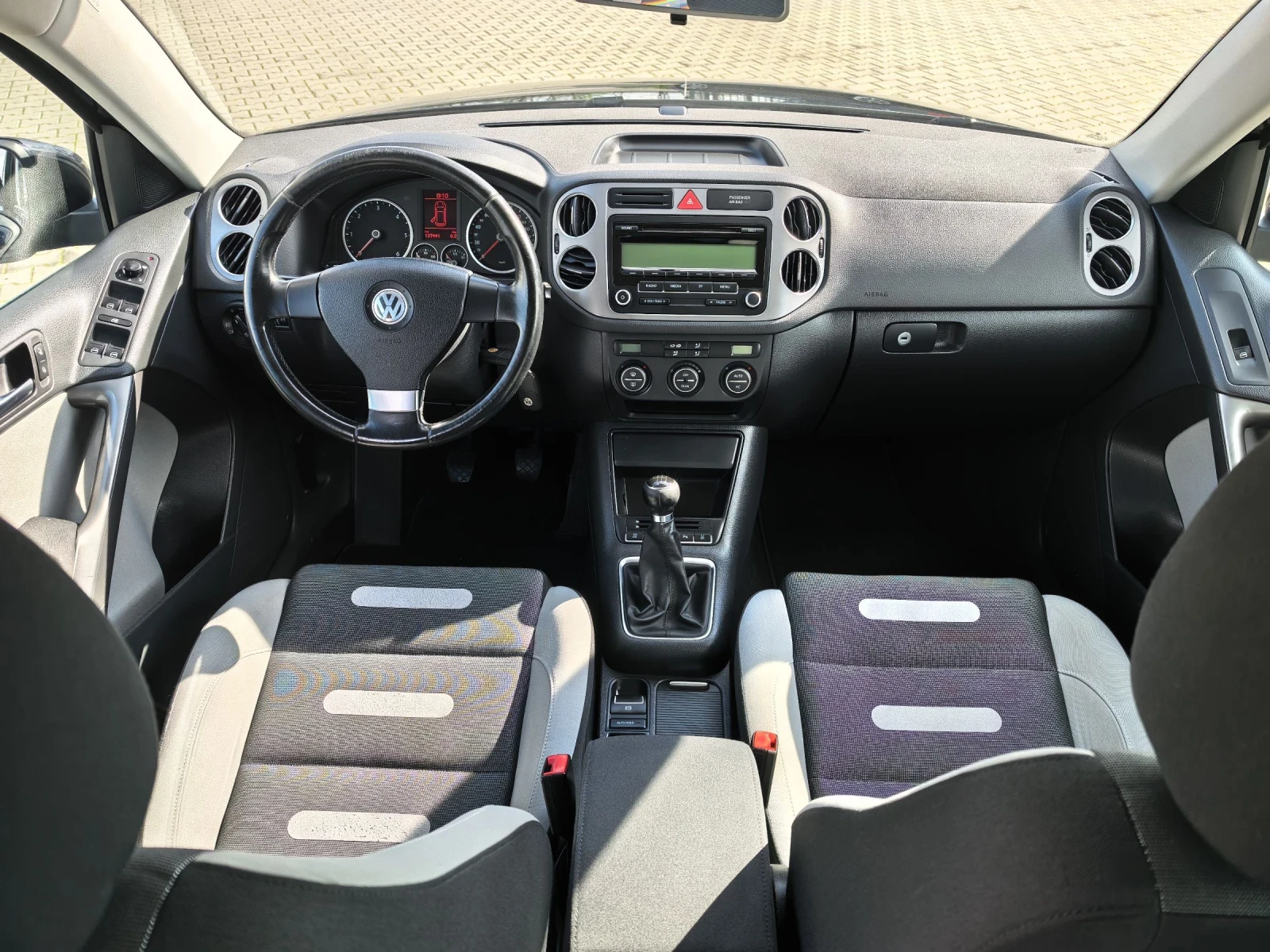 VW Tiguan 137440км!!! 2.0тди 140кс 4х4 , снимка 10 - Автомобили и джипове - 54081827