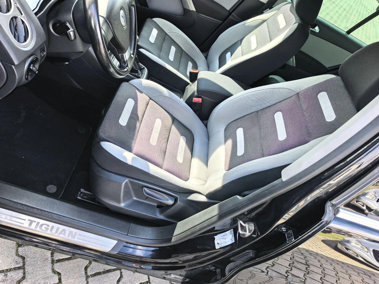 VW Tiguan 137440км!!! 2.0тди 140кс 4х4 , снимка 12 - Автомобили и джипове - 54081827