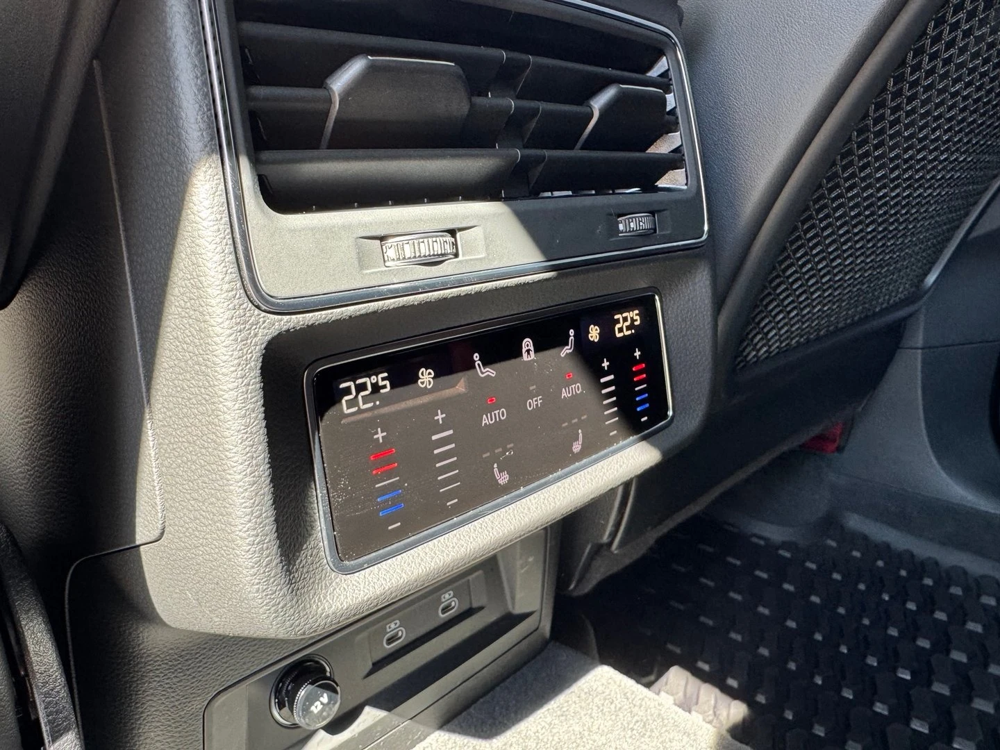 Audi SQ8, снимка 15 - Автомобили и джипове - 56269638