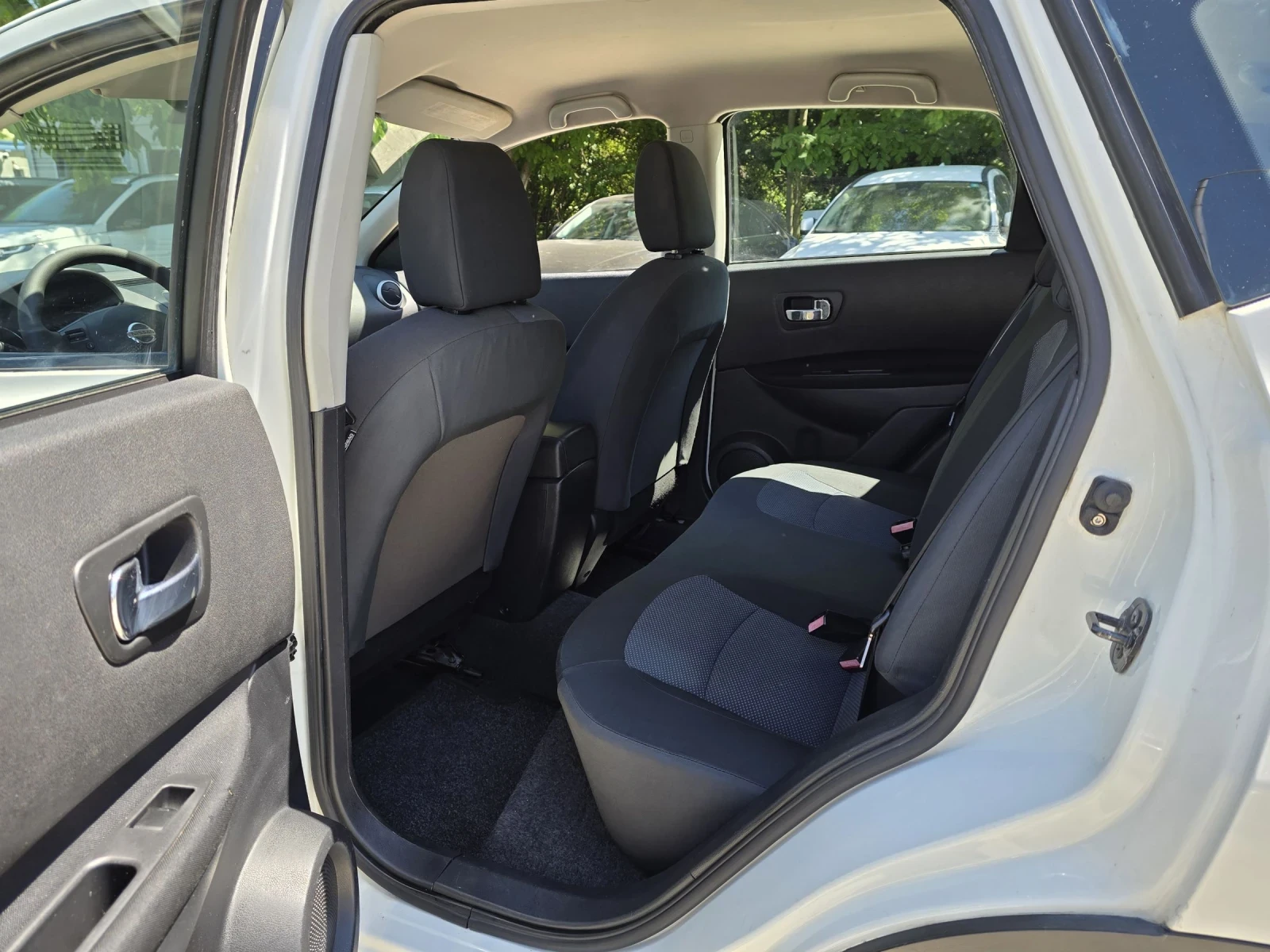 Nissan Qashqai 1.5dci 116к.с Топ състояние , снимка 12 - Автомобили и джипове - 54725182