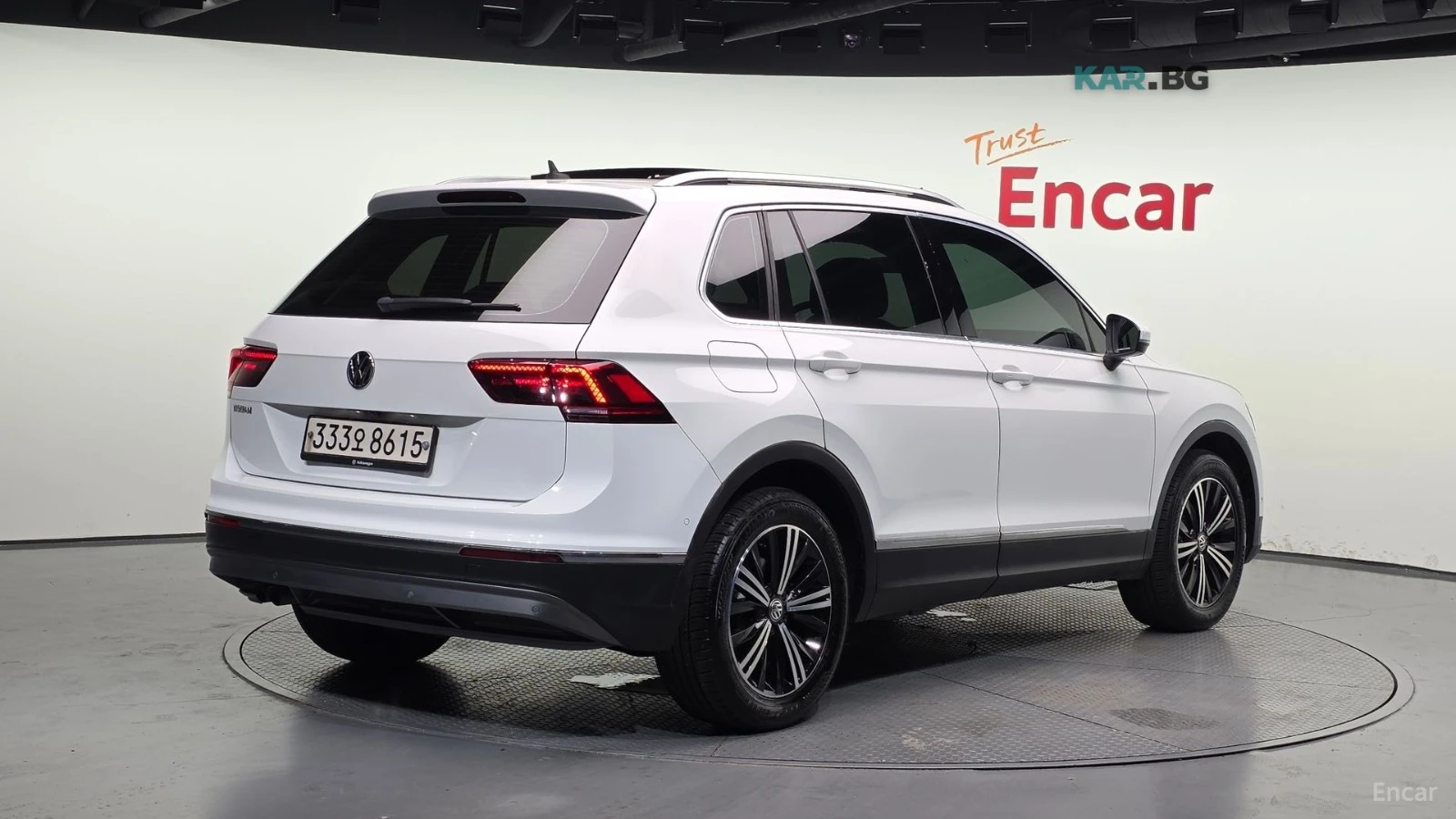VW Tiguan 2.0TDI* PRESTIGE* КОЖА* ПОДГРЕВ* HUD* ПАНО* LANE A, снимка 2 - Автомобили и джипове - 55233269