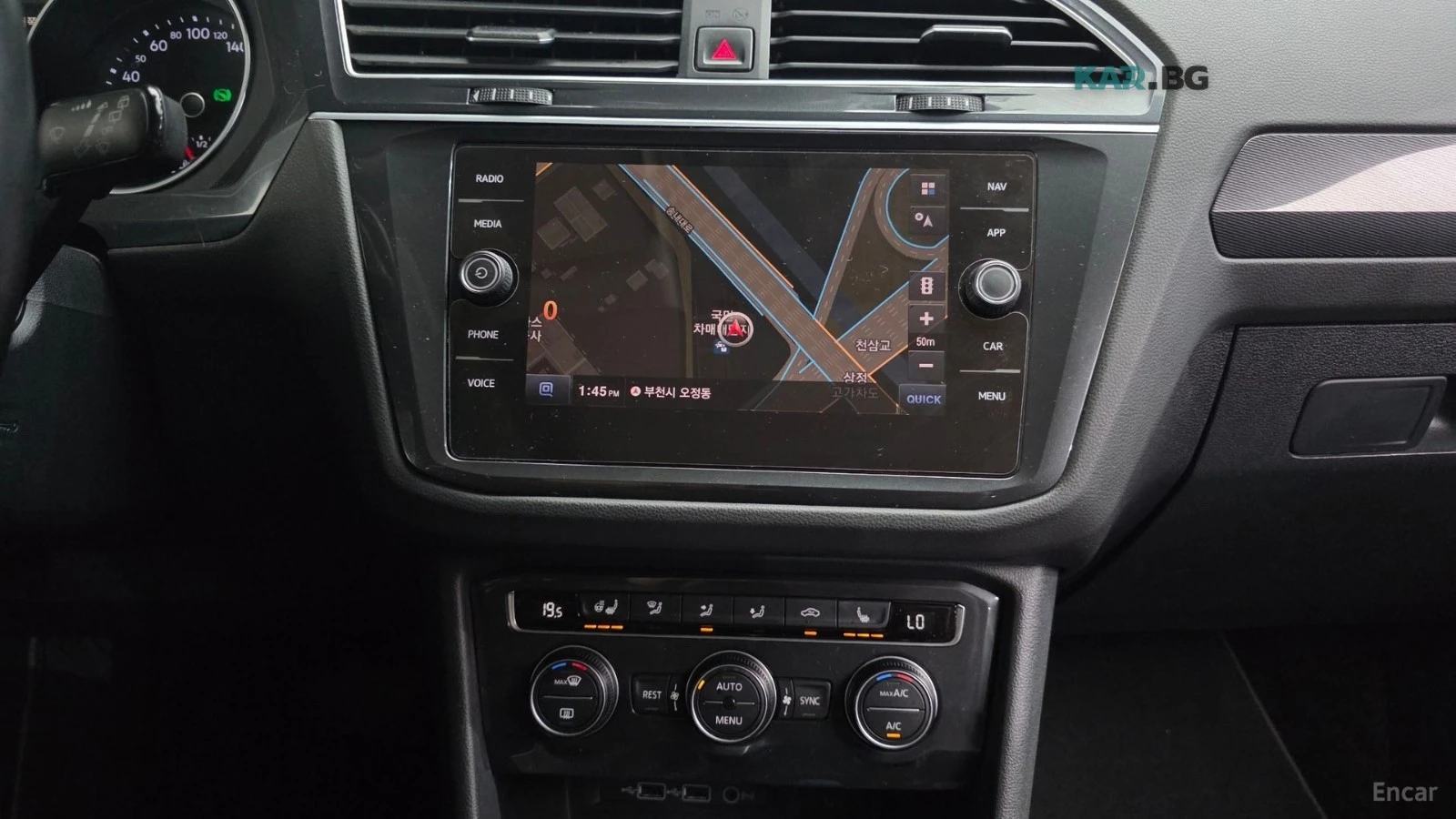 VW Tiguan 2.0TDI* PRESTIGE* КОЖА* ПОДГРЕВ* HUD* ПАНО* LANE A, снимка 13 - Автомобили и джипове - 55233269
