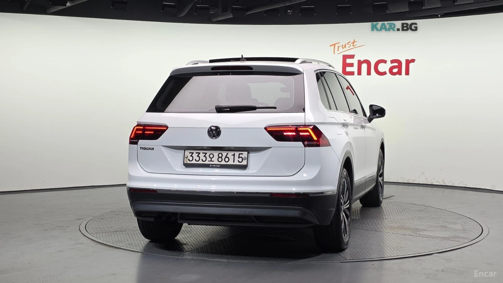 VW Tiguan 2.0TDI* PRESTIGE* КОЖА* ПОДГРЕВ* HUD* ПАНО* LANE A, снимка 4 - Автомобили и джипове - 55233269
