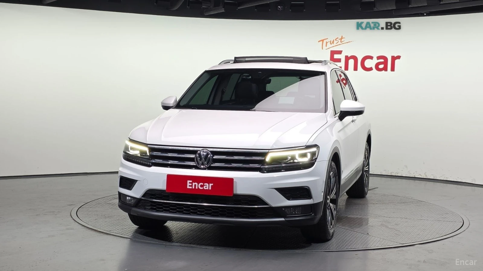 VW Tiguan 2.0TDI* PRESTIGE* КОЖА* ПОДГРЕВ* HUD* ПАНО* LANE A, снимка 3 - Автомобили и джипове - 55233269