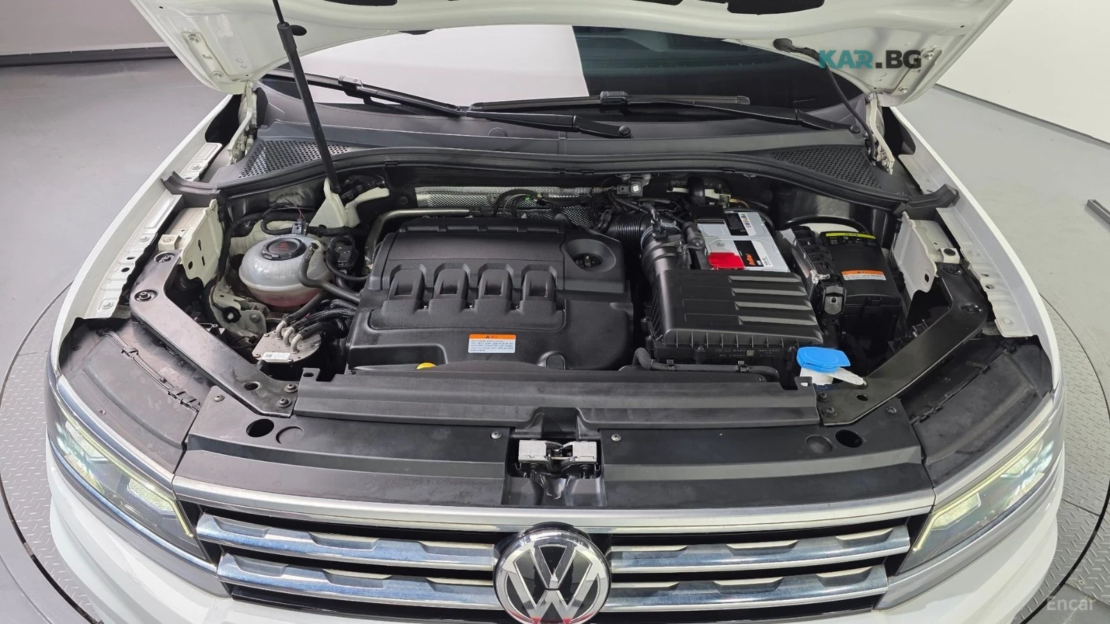VW Tiguan 2.0TDI* PRESTIGE* КОЖА* ПОДГРЕВ* HUD* ПАНО* LANE A, снимка 5 - Автомобили и джипове - 55233269