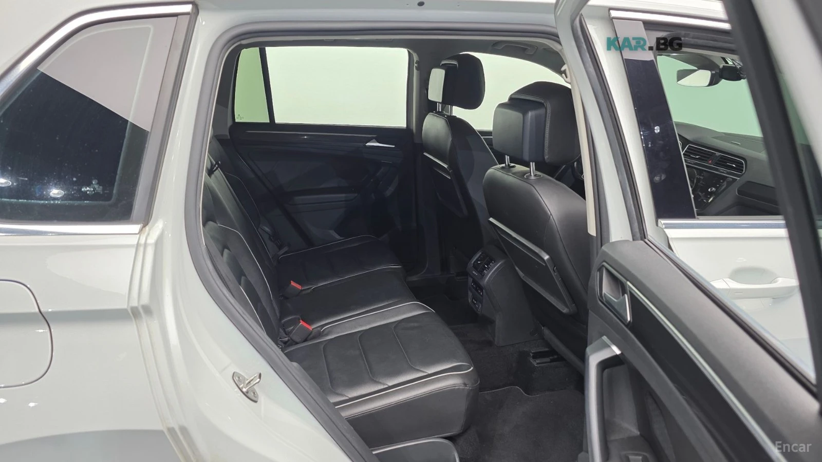 VW Tiguan 2.0TDI* PRESTIGE* КОЖА* ПОДГРЕВ* HUD* ПАНО* LANE A, снимка 11 - Автомобили и джипове - 55233269