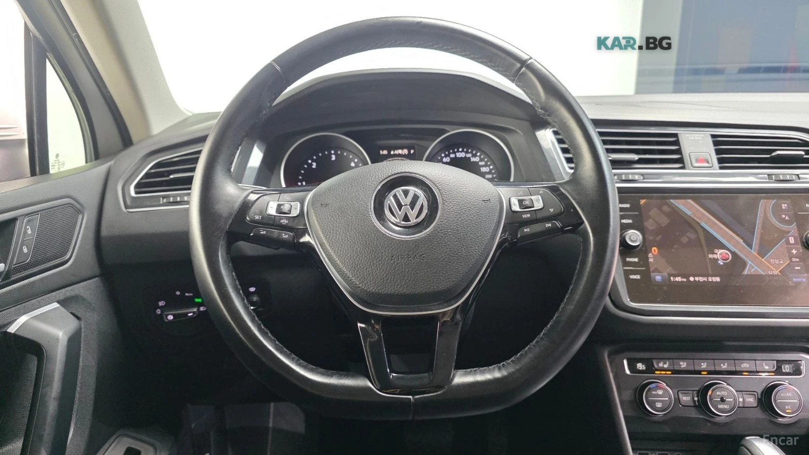 VW Tiguan 2.0TDI* PRESTIGE* КОЖА* ПОДГРЕВ* HUD* ПАНО* LANE A, снимка 12 - Автомобили и джипове - 55233269