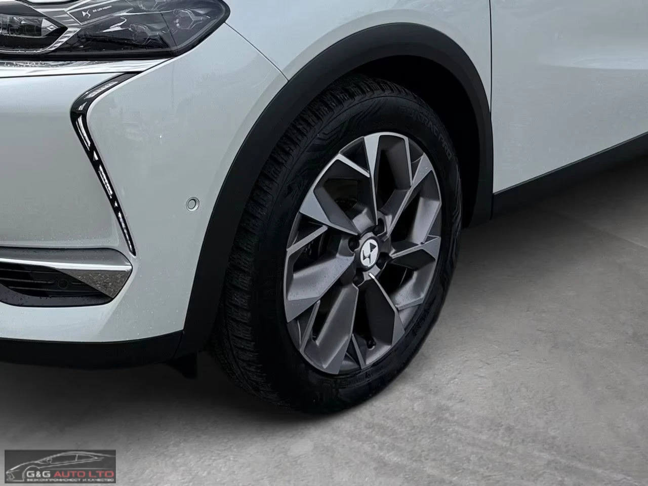 DS DS 3 Crossback E-TENSE/136HP/CAM/NAVI/LED/DIGI/KLESS/548q, снимка 3 - Автомобили и джипове - 55475835
