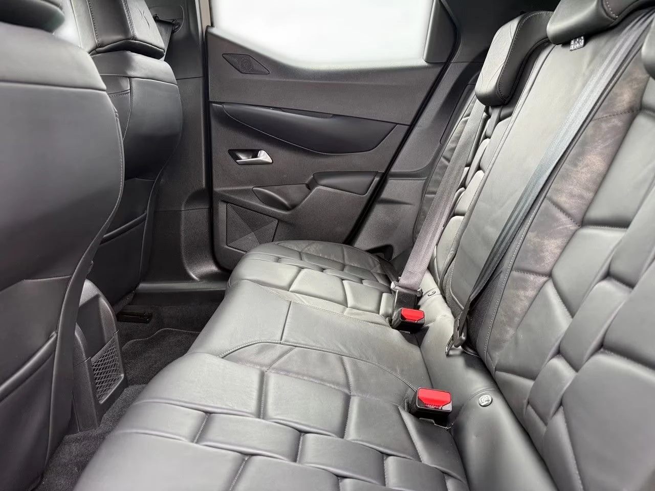 DS DS 3 Crossback E-TENSE/136HP/CAM/NAVI/LED/DIGI/KLESS/548q, снимка 11 - Автомобили и джипове - 55475835