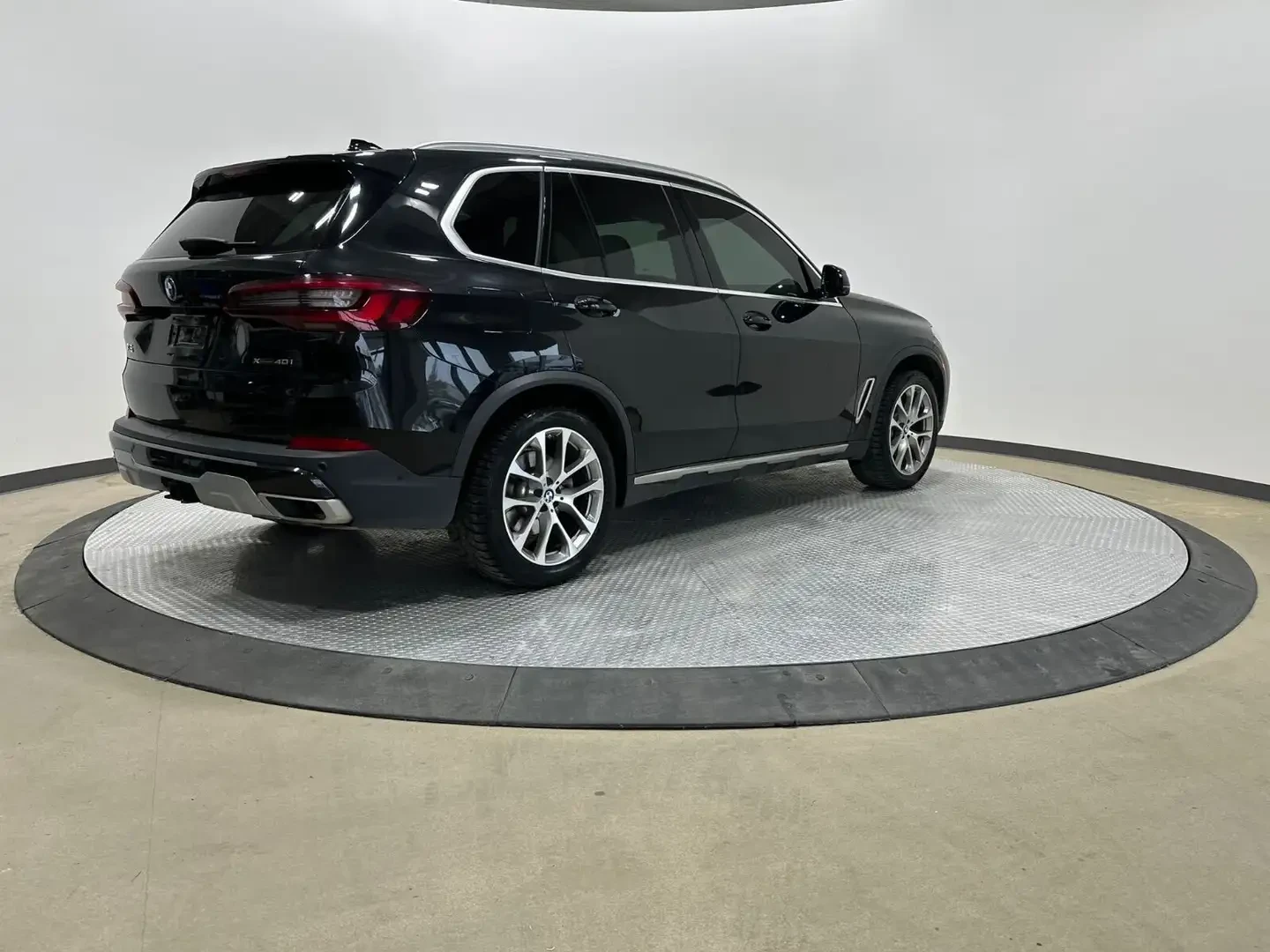 BMW X5 360КАМЕРА* LANE* ASSIST* ПАНОРАМА* КЕЙЛЕС* , снимка 4 - Автомобили и джипове - 55605000