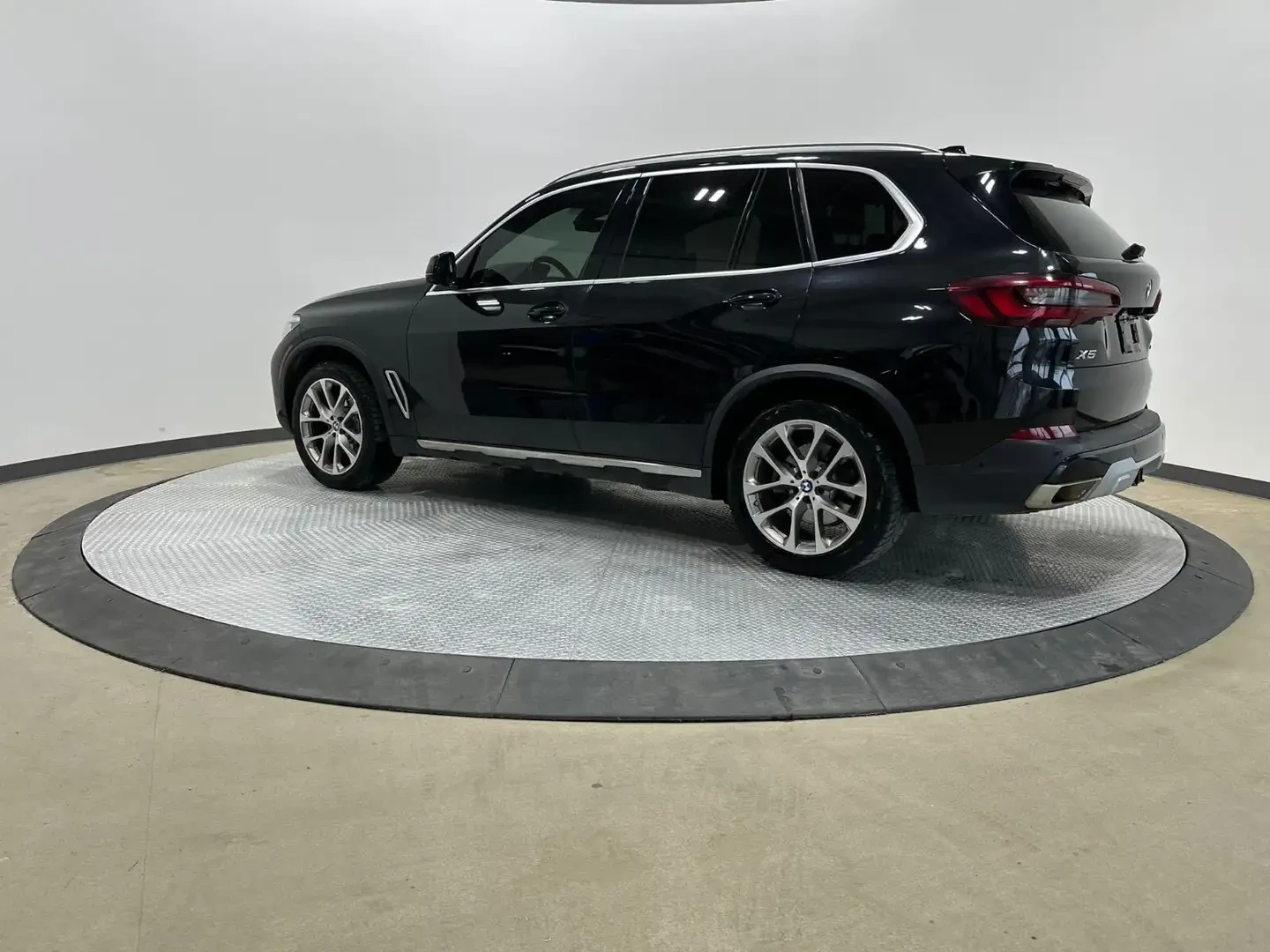 BMW X5 360КАМЕРА* LANE* ASSIST* ПАНОРАМА* КЕЙЛЕС* , снимка 2 - Автомобили и джипове - 55605000