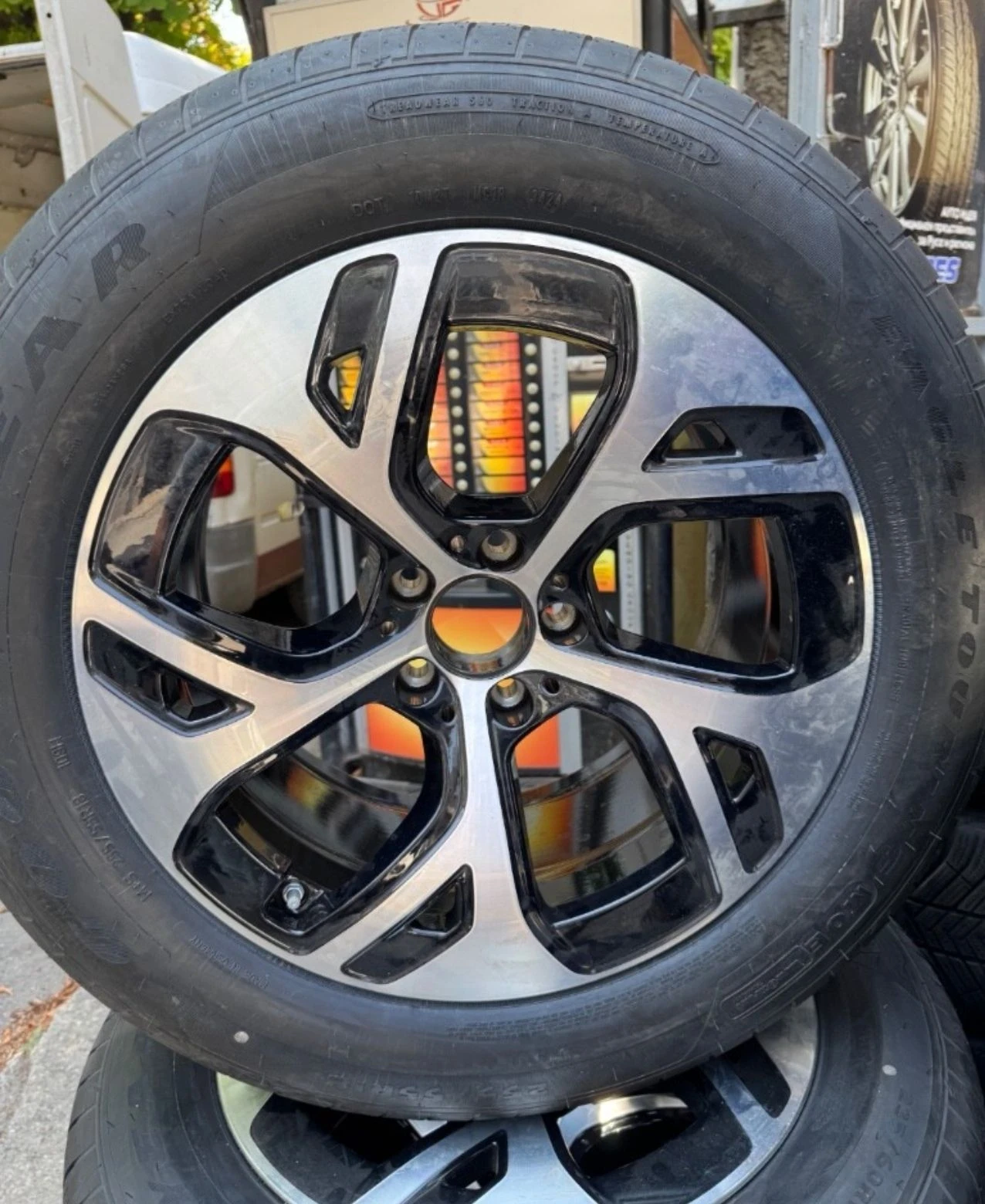 Гуми с джанти Goodyear 235/60R18