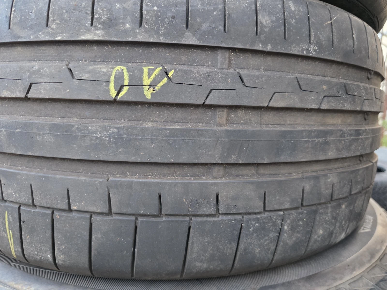 Гуми Летни 235/40R18, снимка 5 - Гуми и джанти - 56735399