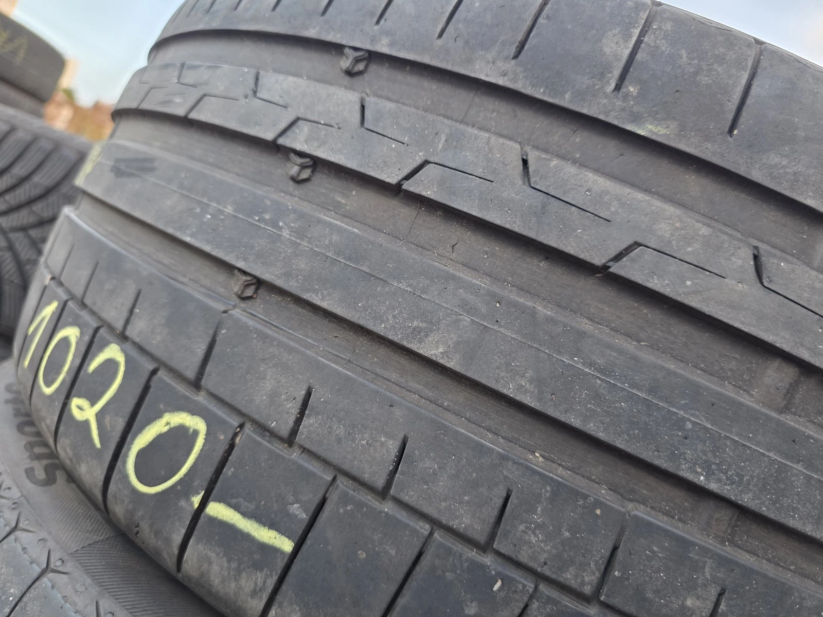 Гуми Летни 235/40R18