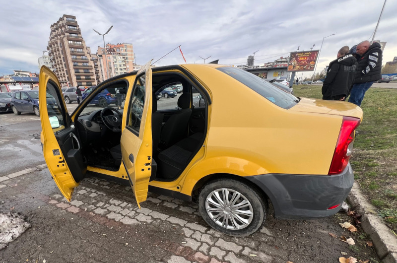 Dacia Logan, снимка 11 - Автомобили и джипове - 43384109
