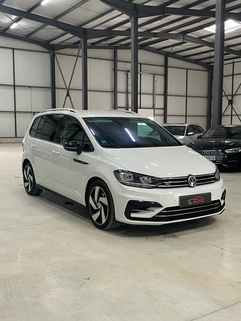 VW Touran Rline/мсаж/камера/теглич/дист/детски седалки/подгр, снимка 2 - Автомобили и джипове - 46494039