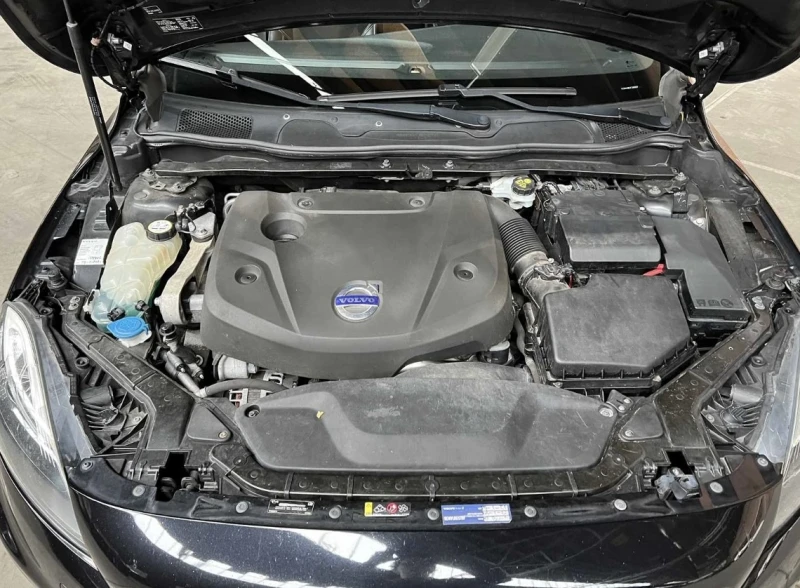 Volvo V40 2.0 D4 R Design 190HP , снимка 8 - Автомобили и джипове - 47135784