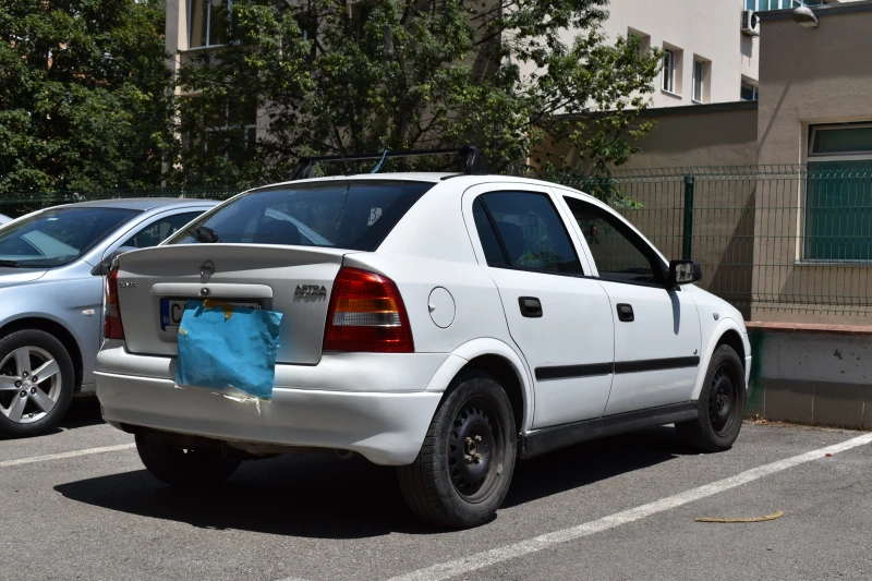 Opel Astra 1, 7 CDTI, снимка 3 - Автомобили и джипове - 48954061