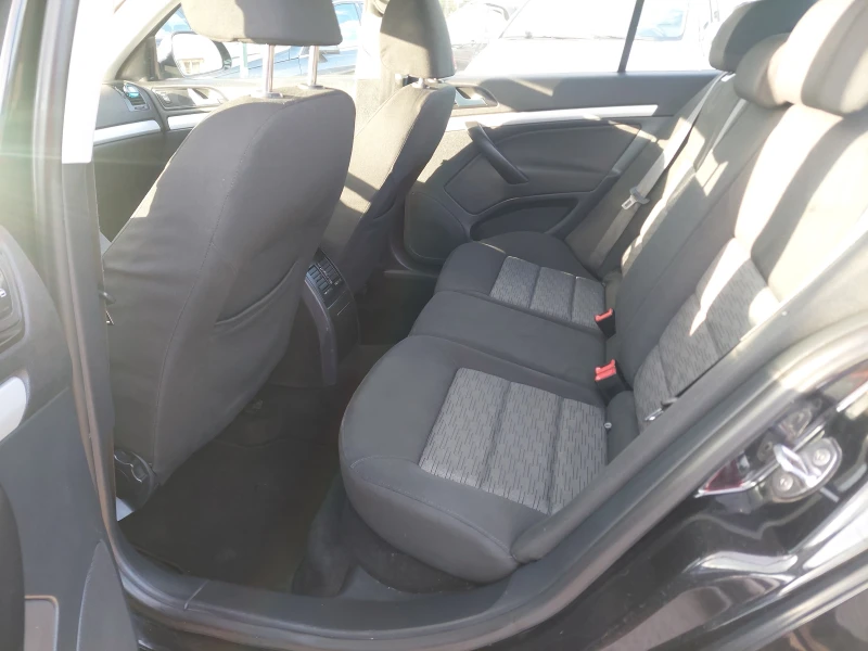 Skoda Octavia 1.6 MPI Газ, снимка 8 - Автомобили и джипове - 52164029