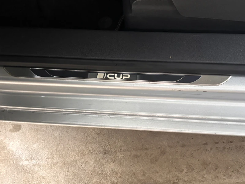 VW Touran 2.0 CUP 7 Местен, снимка 16 - Автомобили и джипове - 52671532