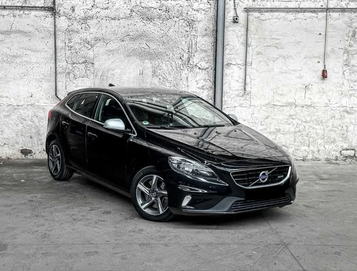 Volvo V40 2.0 D4 R Design 190HP , снимка 2 - Автомобили и джипове - 47135784