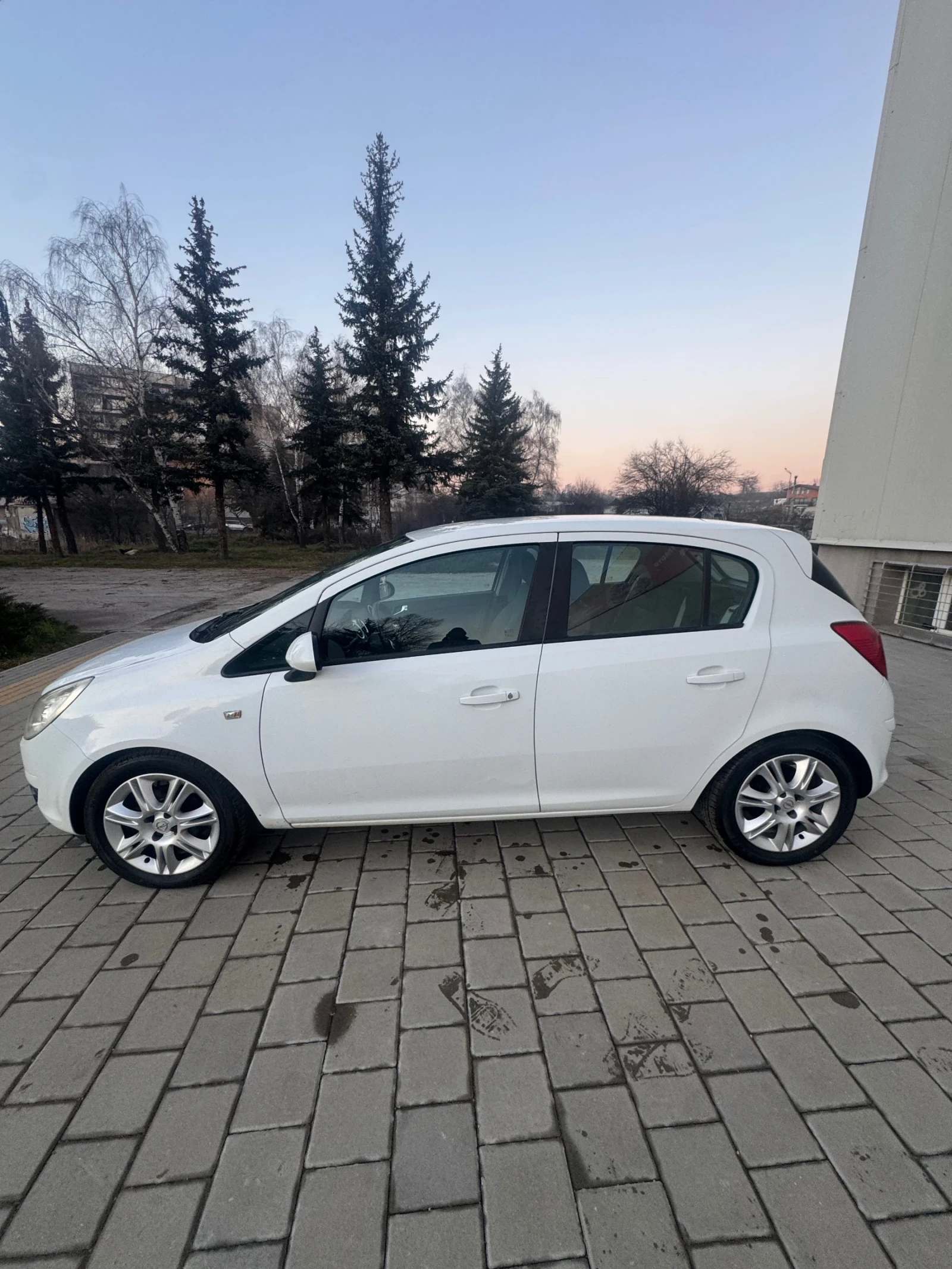 Opel Corsa 1.4 бензин 101 к.с COSMO , снимка 1