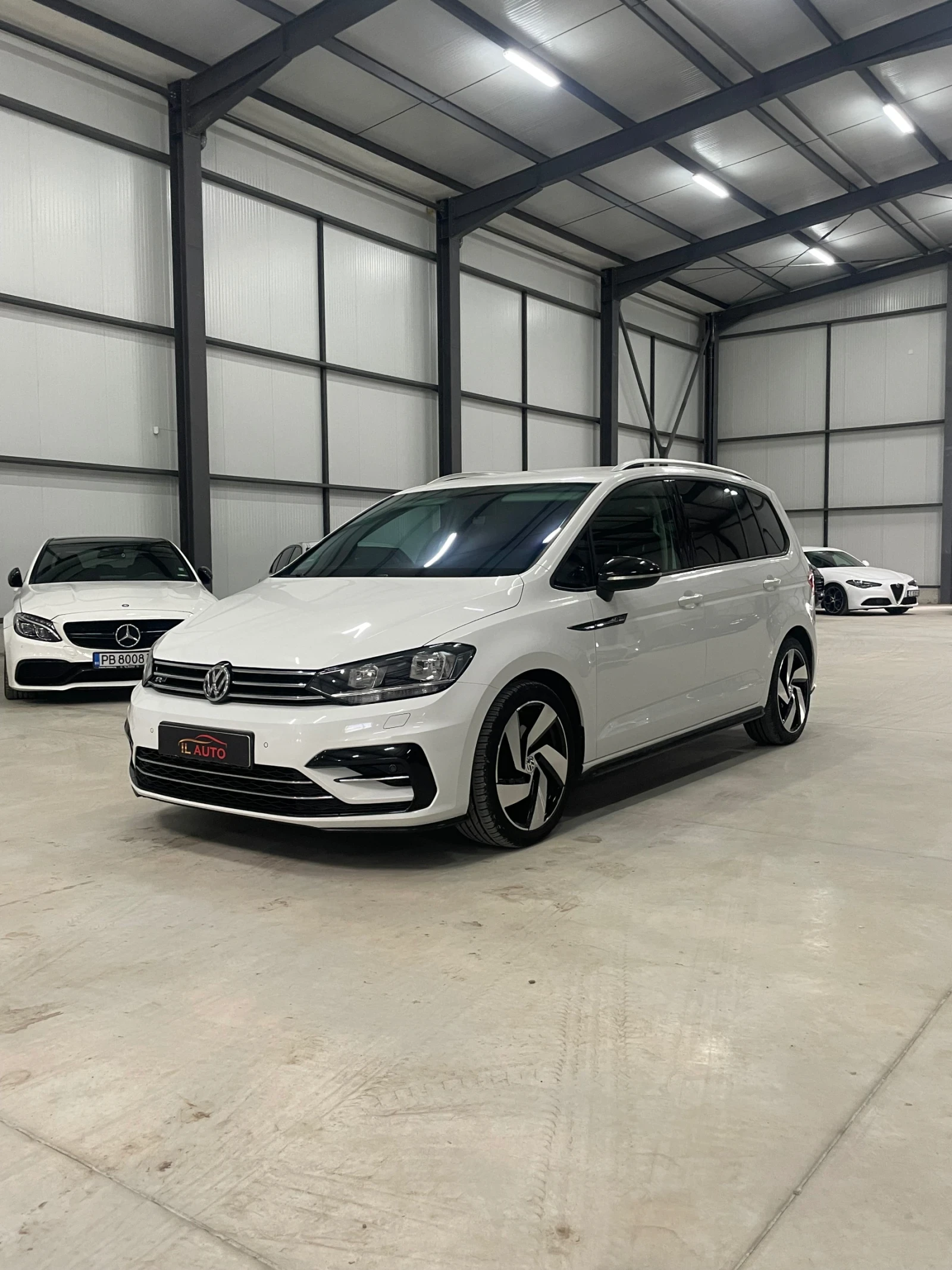 VW Touran Rline/мсаж/камера/теглич/дист/детски седалки/подгр - [1] 