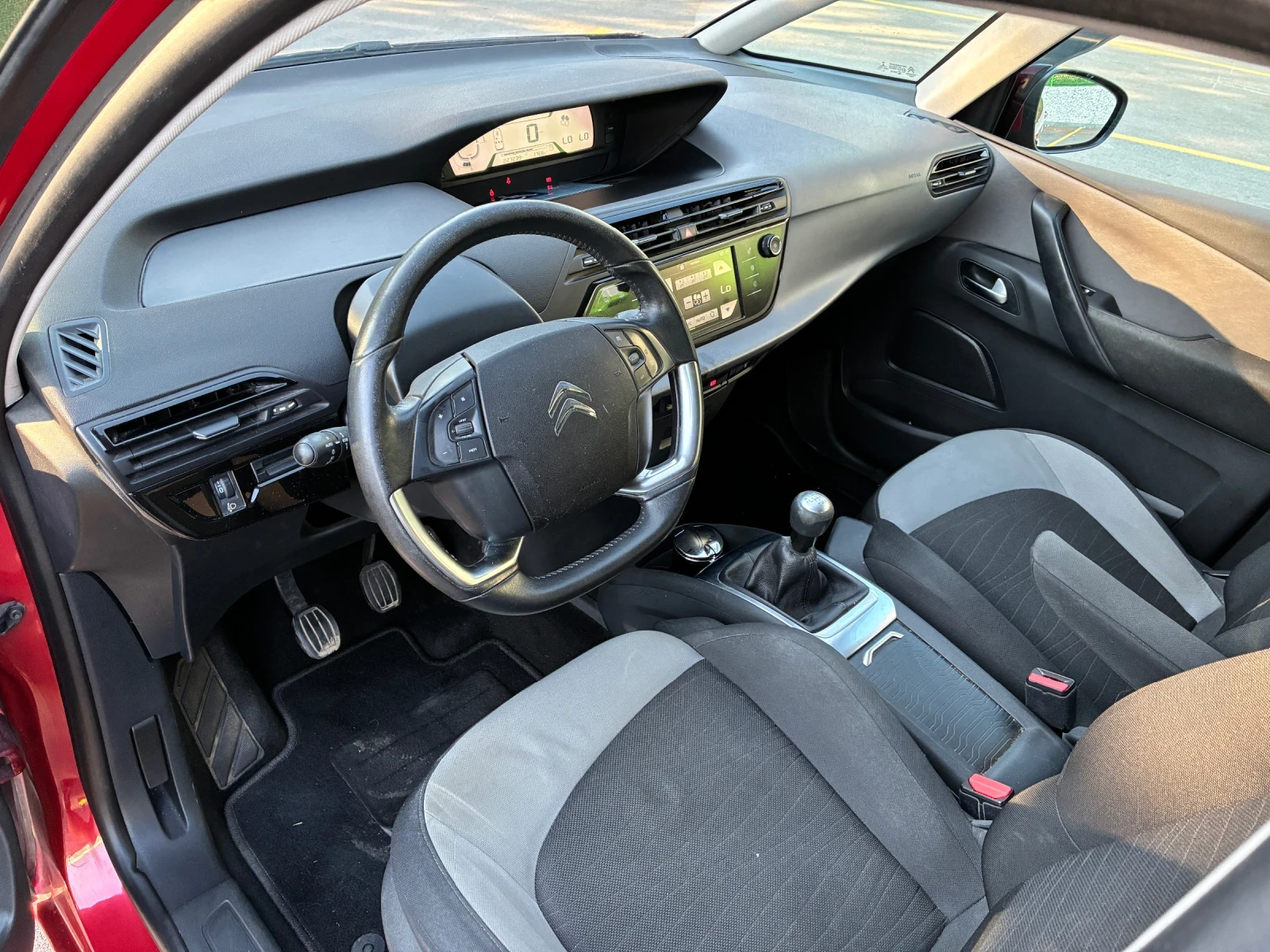 Citroen C4 Picasso 1.6HDI 116k.c. * LED дневни, * Парктроник  - изображение 9