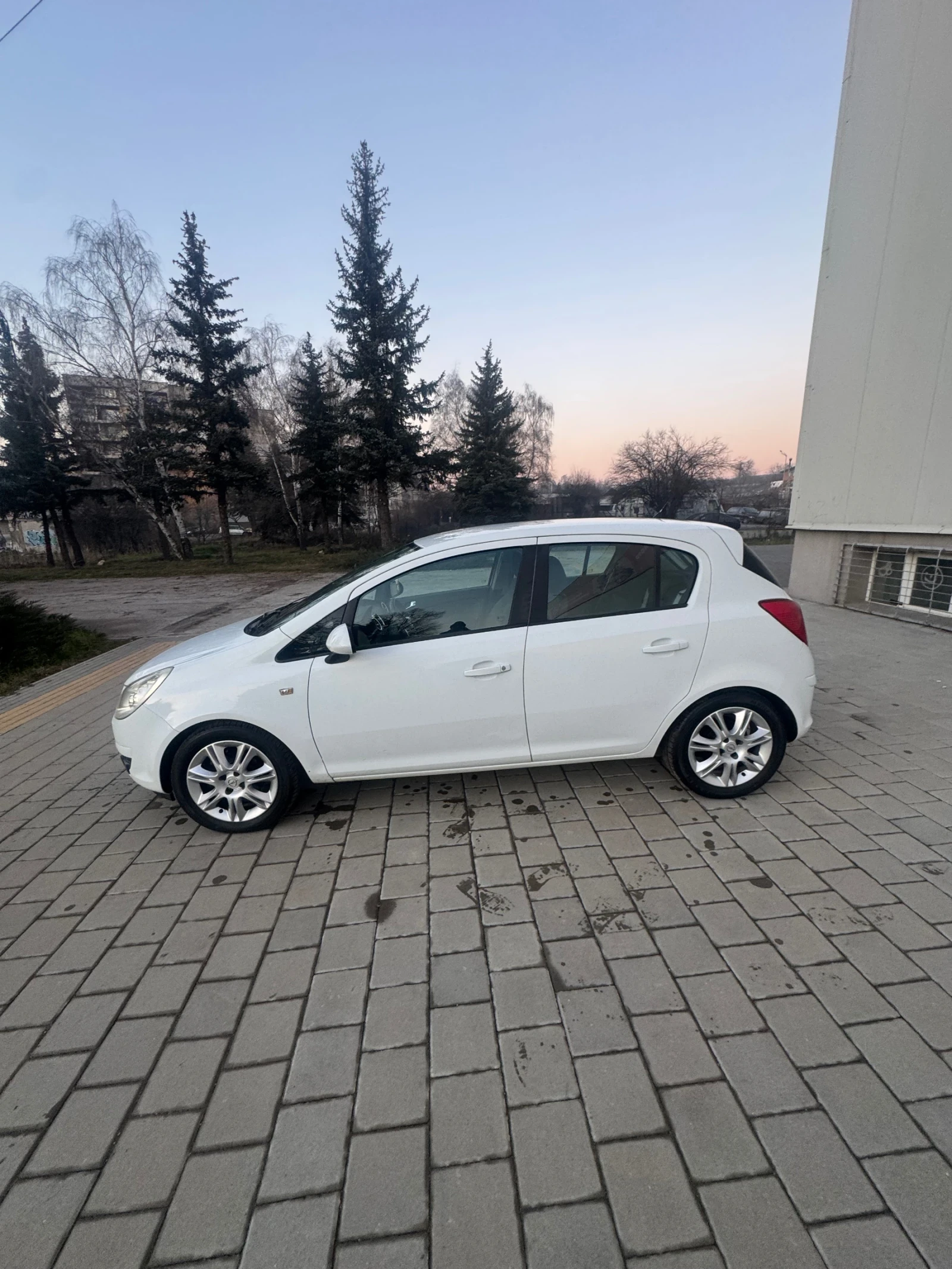 Opel Corsa 1.4 ������ 101 �.� COSMO  | Mobile.bg � ����������� 10