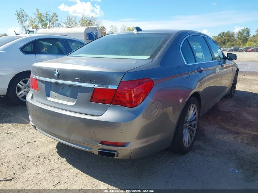 BMW 750  - изображение 4