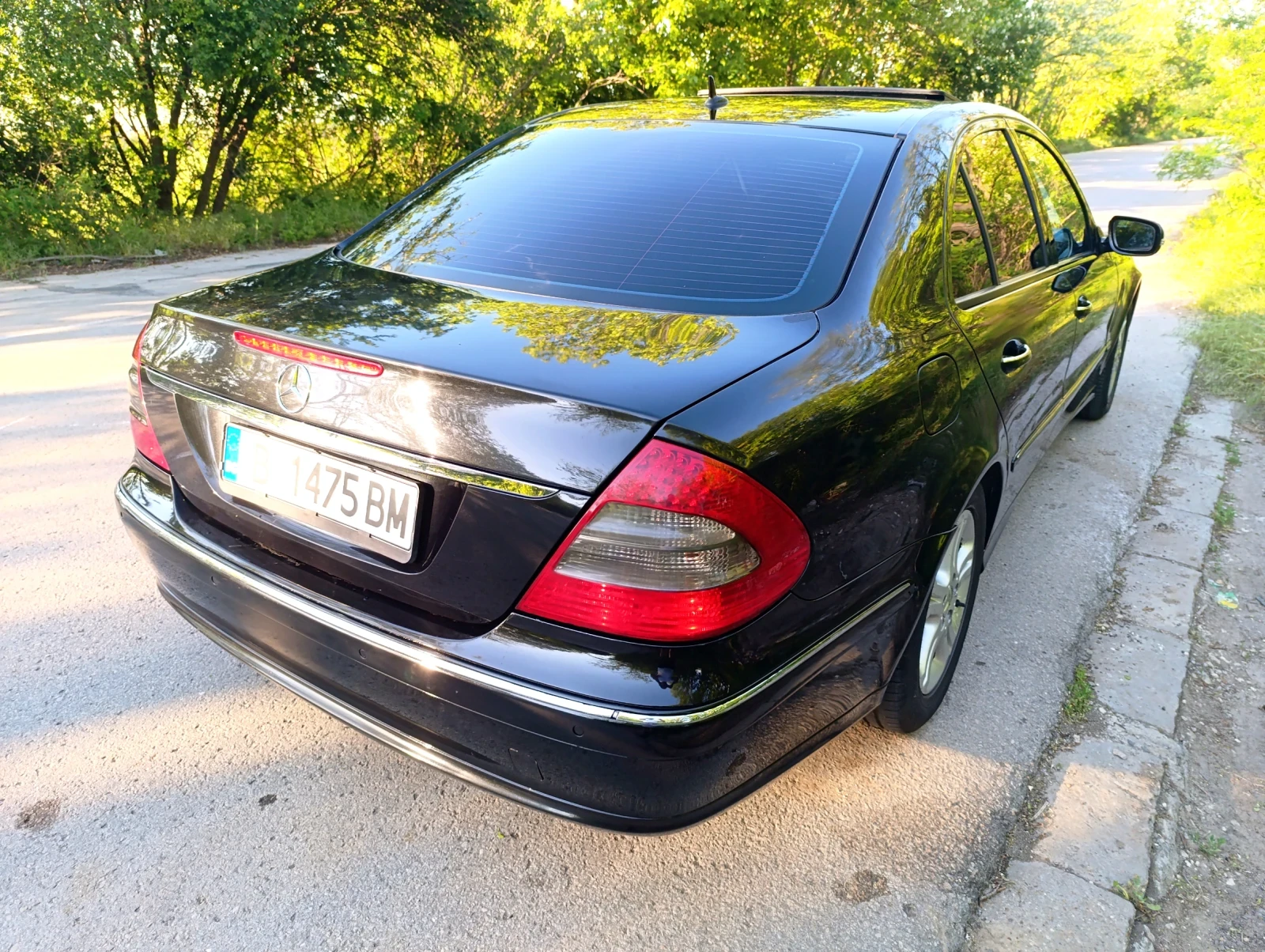 Mercedes-Benz E 220 220, снимка 4 - Автомобили и джипове - 53740231