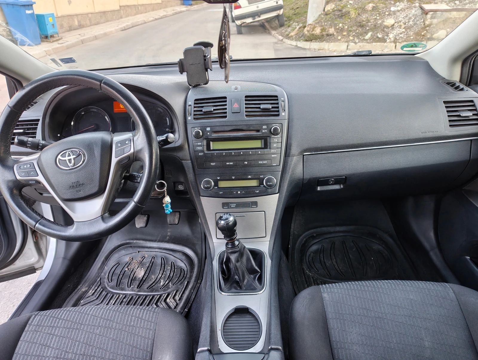 Toyota Avensis 2.2D 150ps EURO5B oбслужен, снимка 6 - Автомобили и джипове - 53791592