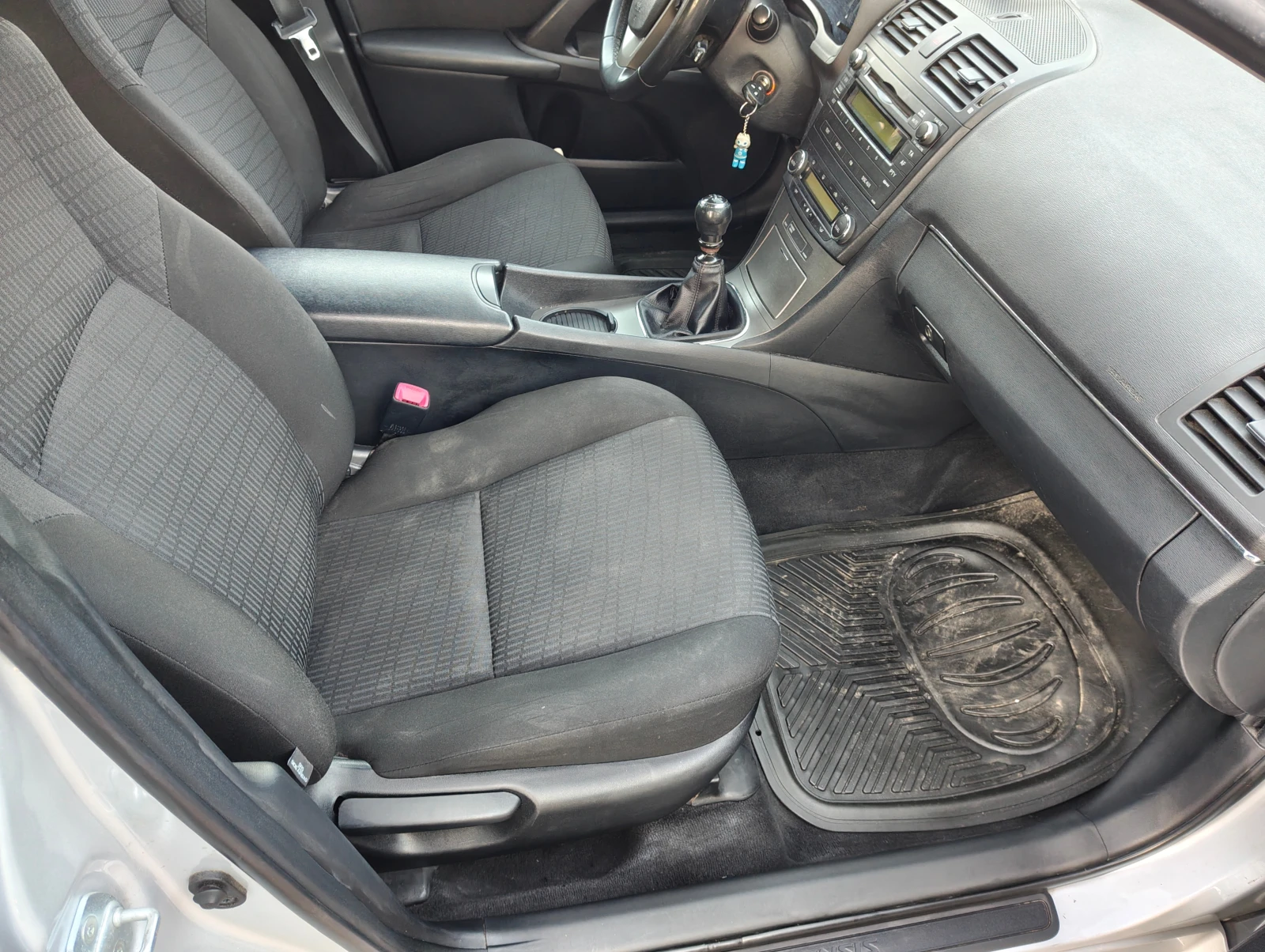 Toyota Avensis 2.2D 150ps EURO5B oбслужен, снимка 7 - Автомобили и джипове - 53791592