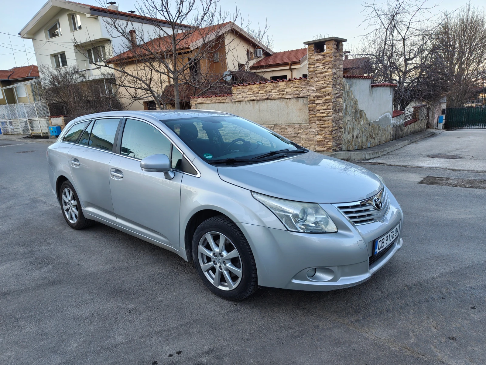 Toyota Avensis 2.2D 150ps EURO5B oбслужен, снимка 4 - Автомобили и джипове - 53791592