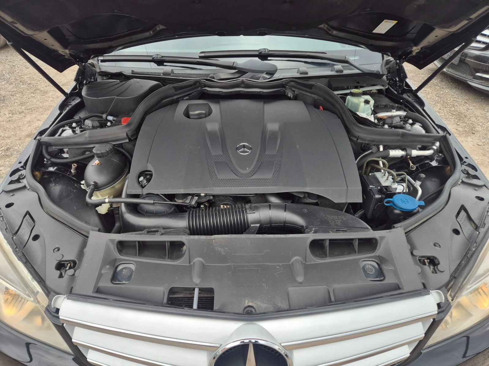 Mercedes-Benz C 220 2.2CDI, снимка 15 - Автомобили и джипове - 53921831