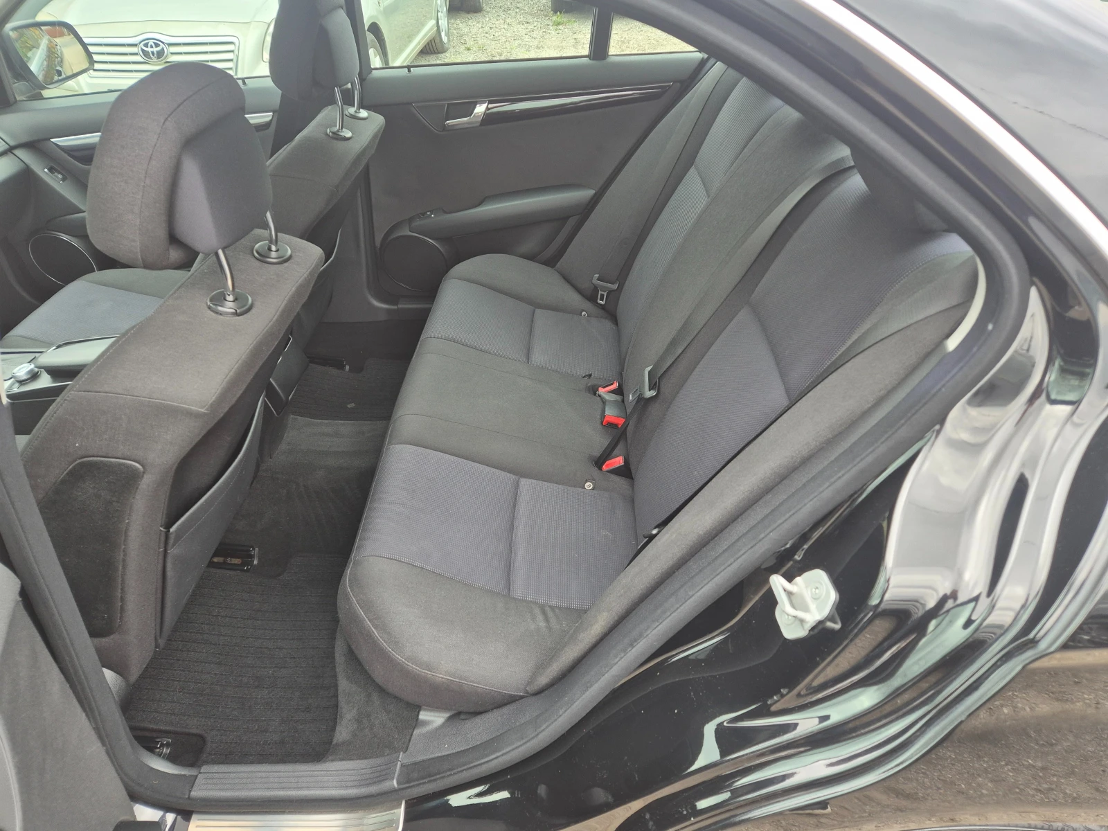 Mercedes-Benz C 220 2.2CDI, снимка 13 - Автомобили и джипове - 53921831