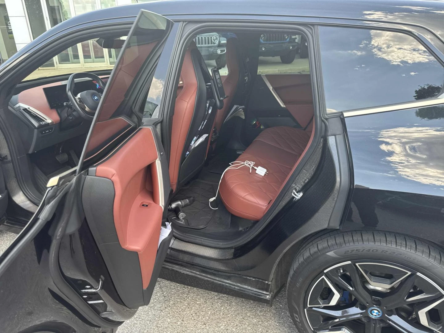 BMW iX M-pkg| Laser| 360| Harman/Kardon| Обдух, снимка 8 - Автомобили и джипове - 55250041