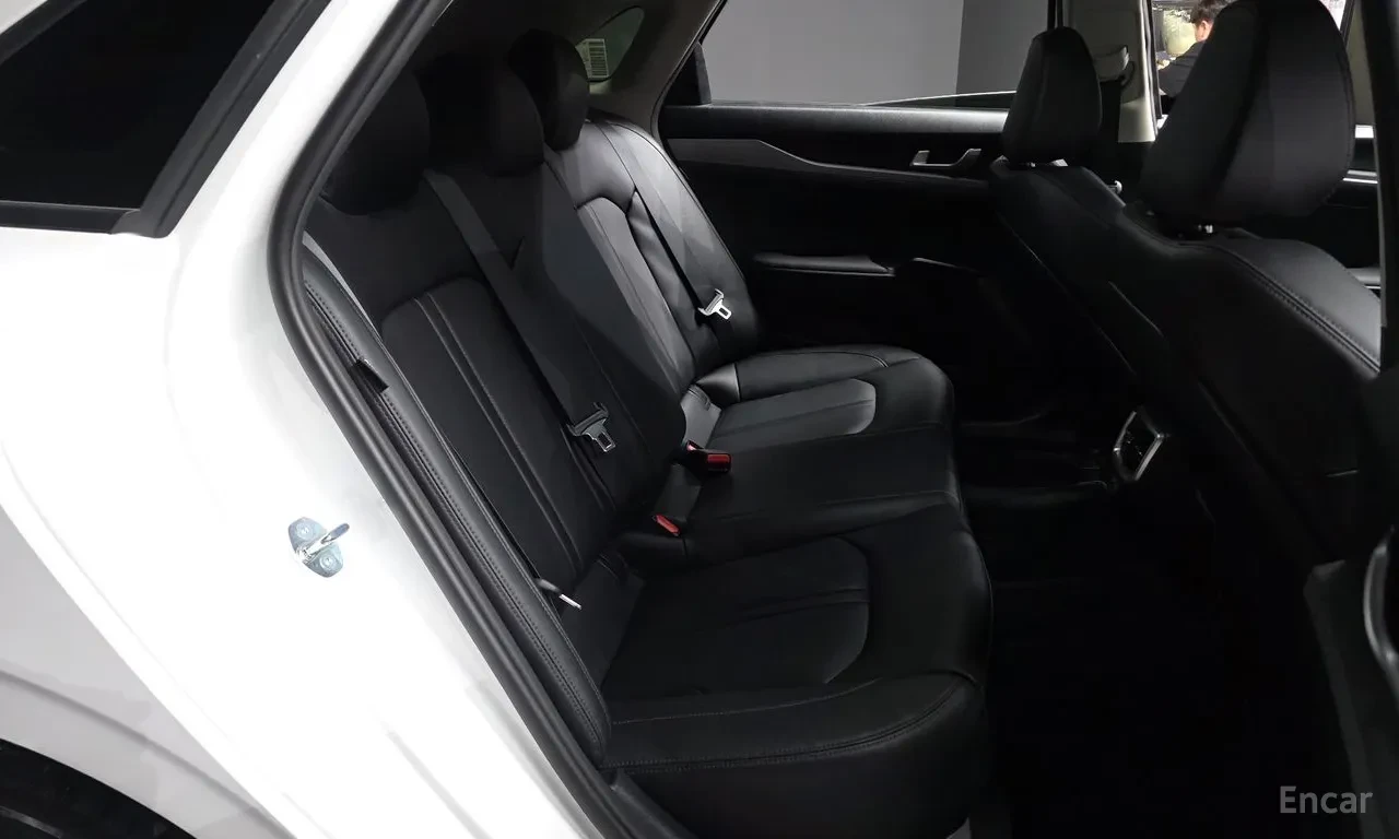Kia K5 2.0* PRESTIGE* ПОДГРЕВ* ОБДУХВАНЕ* КАМЕРА* КЕЙЛЕС*, снимка 14 - Автомобили и джипове - 55709276