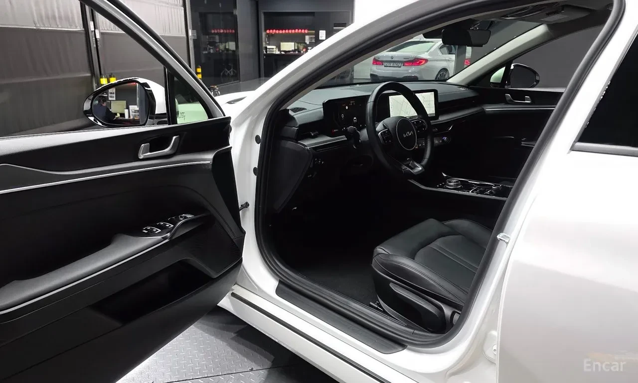 Kia K5 2.0* PRESTIGE* ПОДГРЕВ* ОБДУХВАНЕ* КАМЕРА* КЕЙЛЕС*, снимка 6 - Автомобили и джипове - 55709276