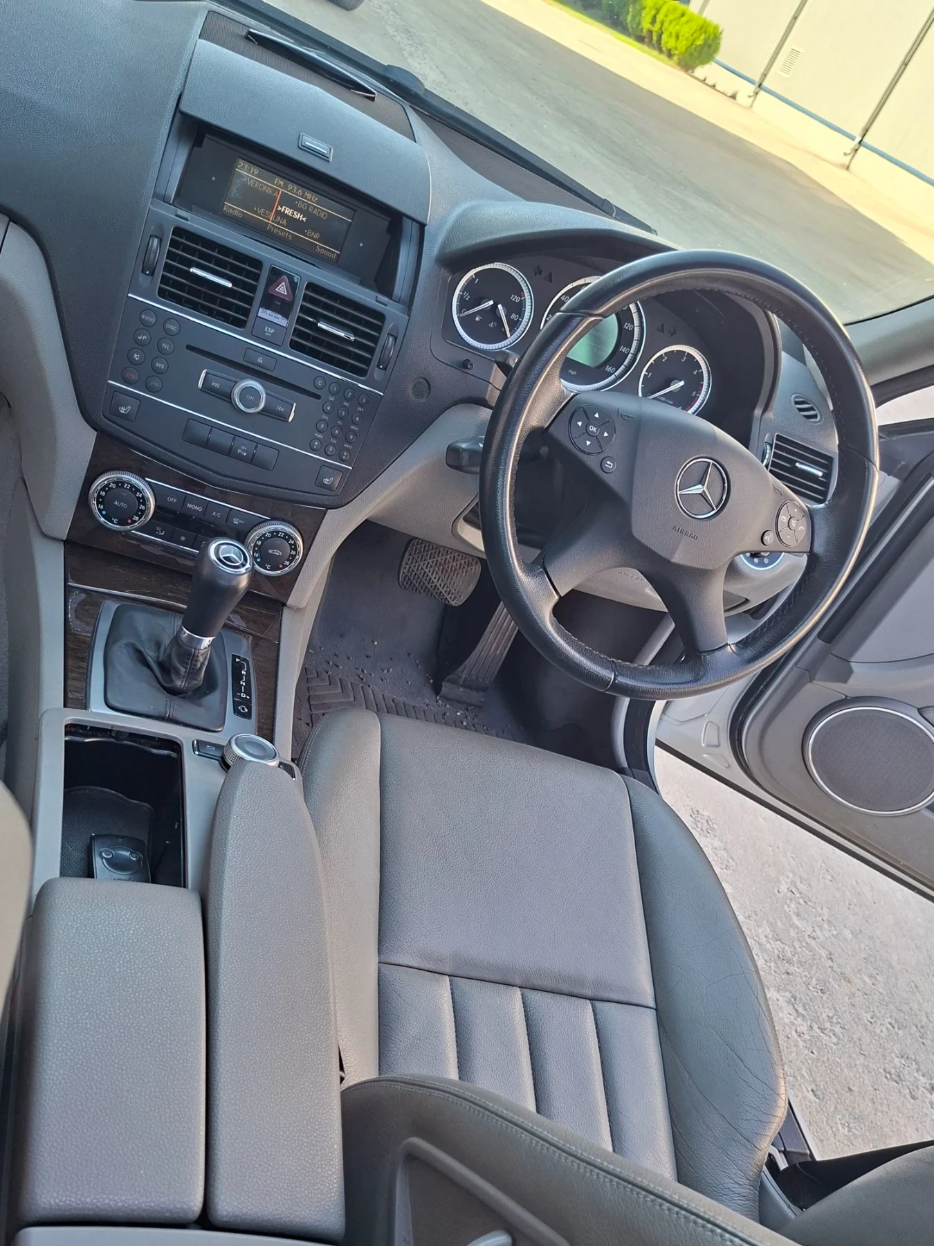 Mercedes-Benz C 320, снимка 10 - Автомобили и джипове - 55783168