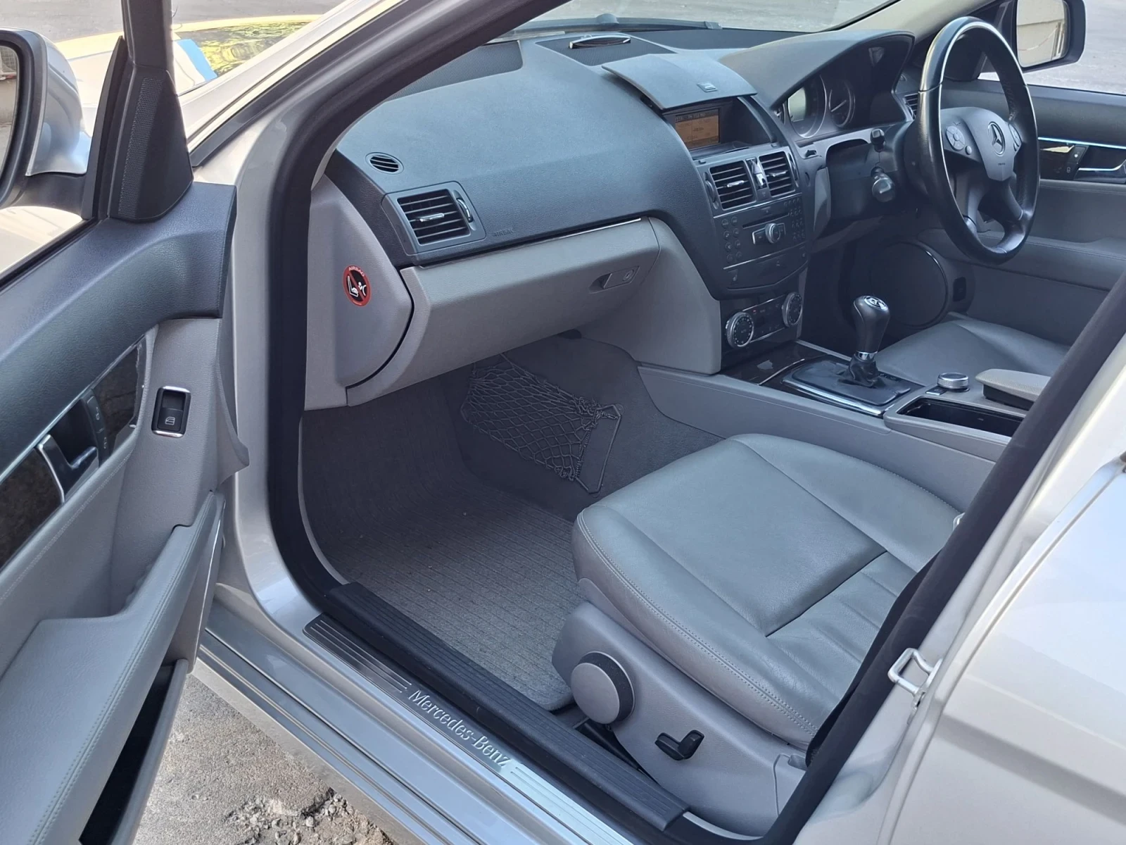 Mercedes-Benz C 320, снимка 11 - Автомобили и джипове - 55783168