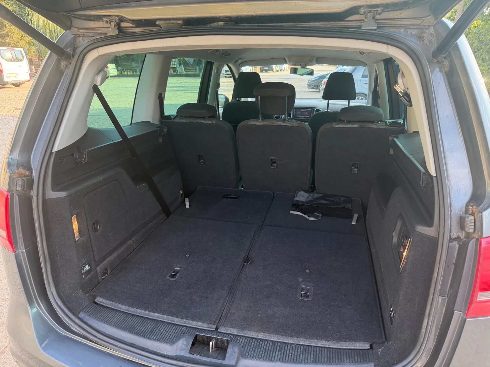 VW Sharan 2.0 Tdi, снимка 10 - Автомобили и джипове - 56069755
