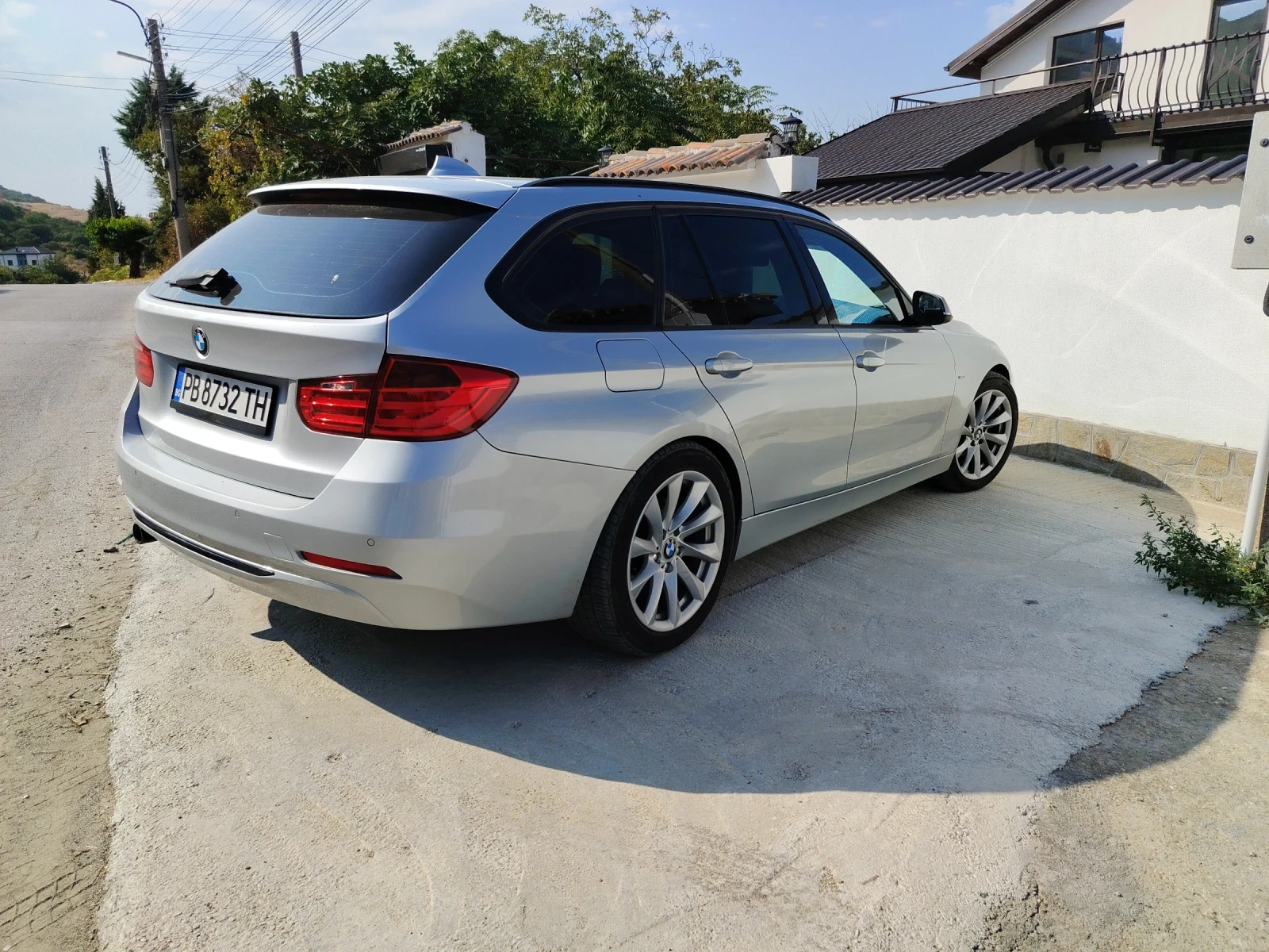 BMW 318 F31