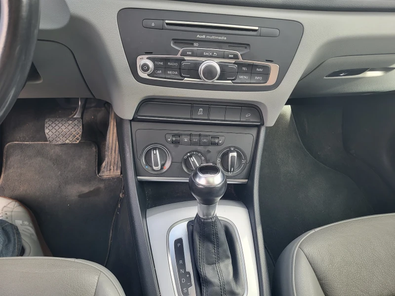 Audi Q3 2.0 TFSI, снимка 5 - Автомобили и джипове - 52657148