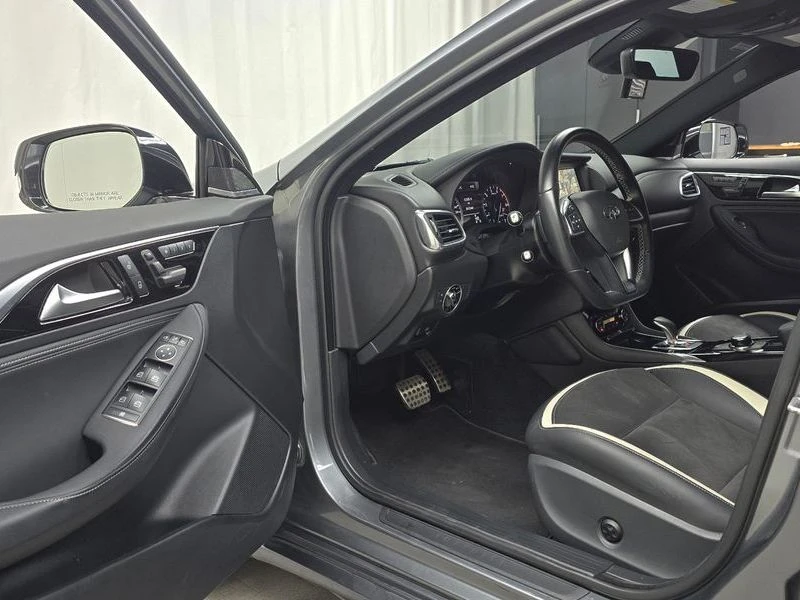 Infiniti Q30 2.0 270920 Automatic, снимка 6 - Автомобили и джипове - 55597580