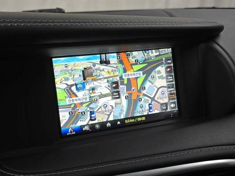 Infiniti Q30 2.0 270920 Automatic, снимка 12 - Автомобили и джипове - 55597580