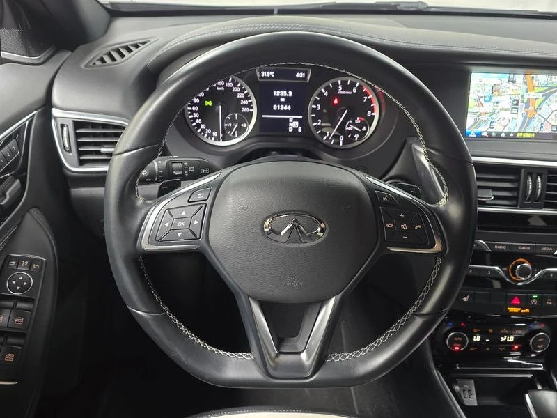 Infiniti Q30 2.0 270920 Automatic, снимка 8 - Автомобили и джипове - 55597580