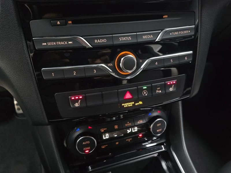 Infiniti Q30 2.0 270920 Automatic, снимка 14 - Автомобили и джипове - 55597580