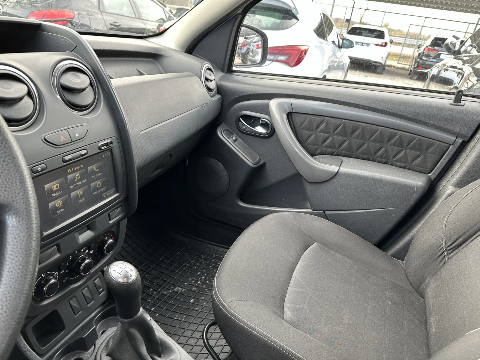 Dacia Duster 1.6i GAS-BENZIN, снимка 13 - Автомобили и джипове - 54248109